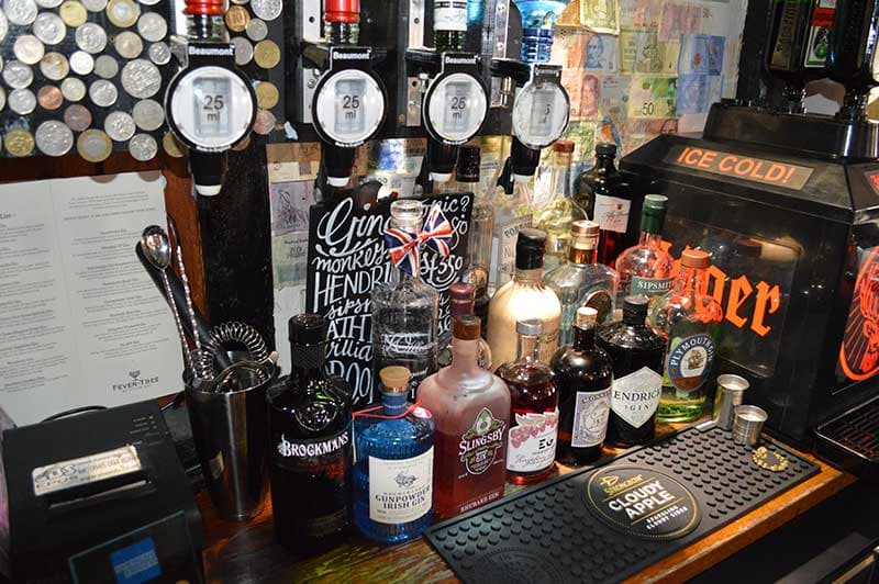 Foresters Arms, Bar